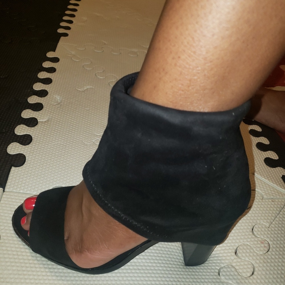 Eye Catching Black Heels